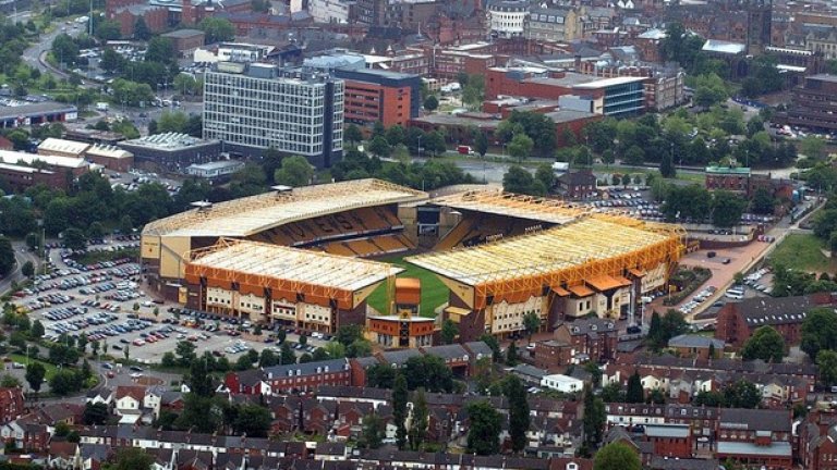 "Молиню" на Уулвърхемптън от 2003 г. През 2014-а "вълците" отбелязаха 125 години, в които играят на знаменития си стадион.