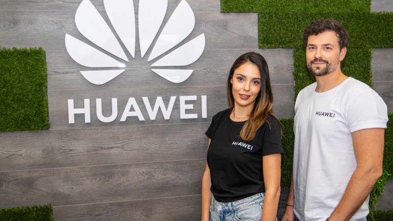 Всичко в сервиза на HUAWEI се случва бързо, лесно и много често безплатно.