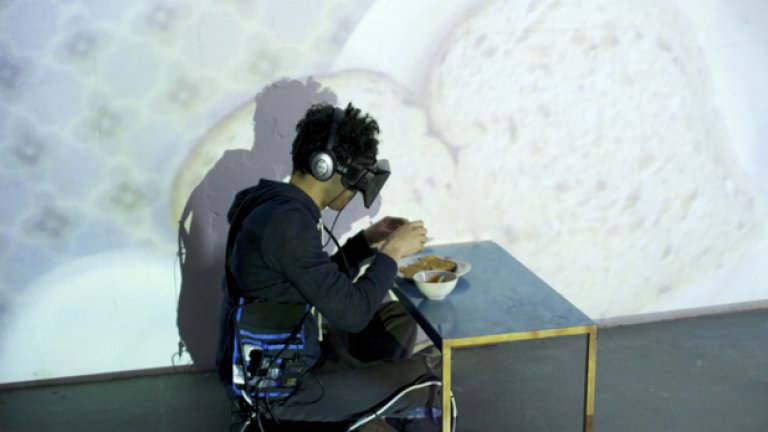 В началото на 2014 година, Фарид изпробва на практика идеята си в рамките на 24 часа, в галерията "Аребайт" в Лондон