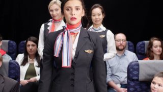 Във видеото Нина Добрев е стюардеса на измислена българска авиокомпания.