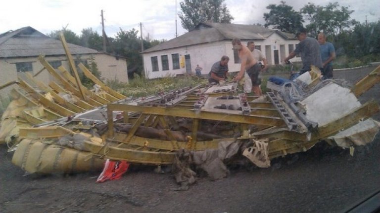 Боинг с 295 души свален в Украйна