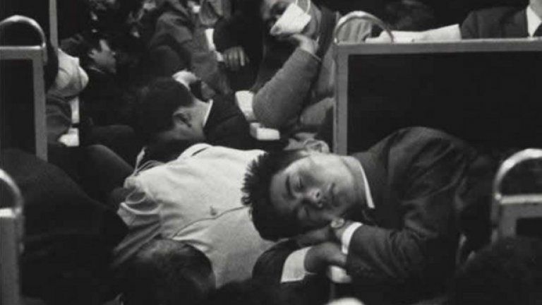 Влак в Япония, ранна утрин, 1964-та