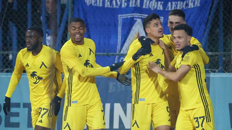 С 10 души Левски проби напред за Купата