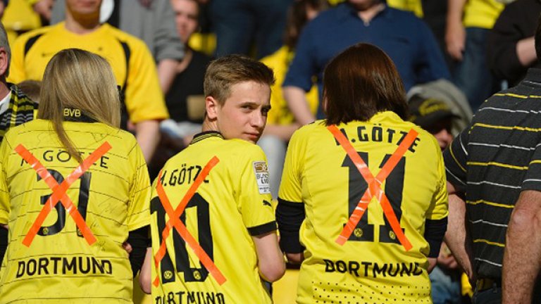 Гьотце започва да тренира в школата на Дортмунд едва на 8 години, а през 2009-а става част от първия отбор на "жълто-черните". По-късно казва, че иска да остане завинаги в отбора, но не устоява на офертата на Байерн. Марио е част от т.н. "Юдейска зала на славата" на феновете на Борусия.