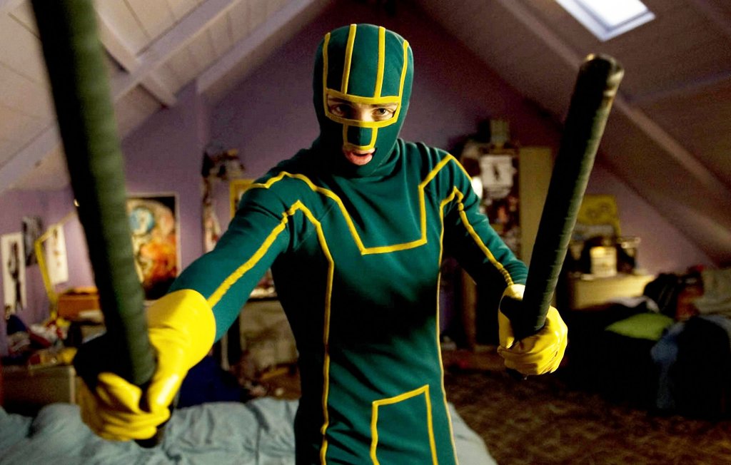 Kick-ass 
Kick-ass е средностатистическо момче, което иска да помага на по-слабите и онеправданите. Самият той е такъв в живота. Той не притежава никакви суперсили, но има желание, сърце голямо като океан и зелен нелеп костюм. Комиксите за Kick-ass н
