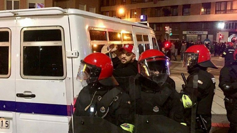 Сред арестуваните бе и рапърът ST, който нямаше нищо общо с безредиците.