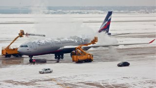 Aeroflot_Airbus_A330-200_de-icing_Pereslavtsev