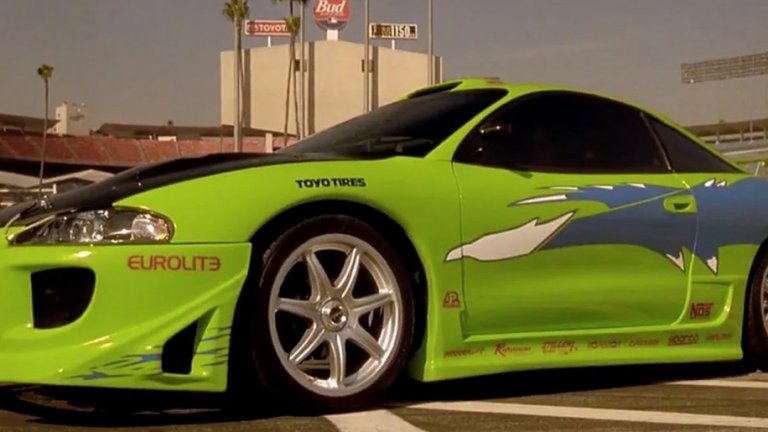 Mitsubishi Eclipse 
Такова Mitsubishi кара героят на Пол Уокър в първия "Бързи и яростни" и то е като отделен персонаж във филма – толкова централно място заема. Именно с тази кола О'Брайън решава да се конкурира с Торето. По-късно Дом е спасен от полицията със същия Eclipse. Колата, която участва в снимките, е тунингована специално за филма и всички промени по нея струват около 80 хил. долара. Жалко, че накрая тези пари отиват на вятъра, защото е взривена. 
Mitsubishi Eclipse излиза на преден план отново във втората част на поредицата, този път във вариант "Spyder", покрит със сребриста боя и лилава декорация като паяжина. Това е една от малкото коли, които главен герой от франчайза кара и които не са тотално унищожени по време на снимките.