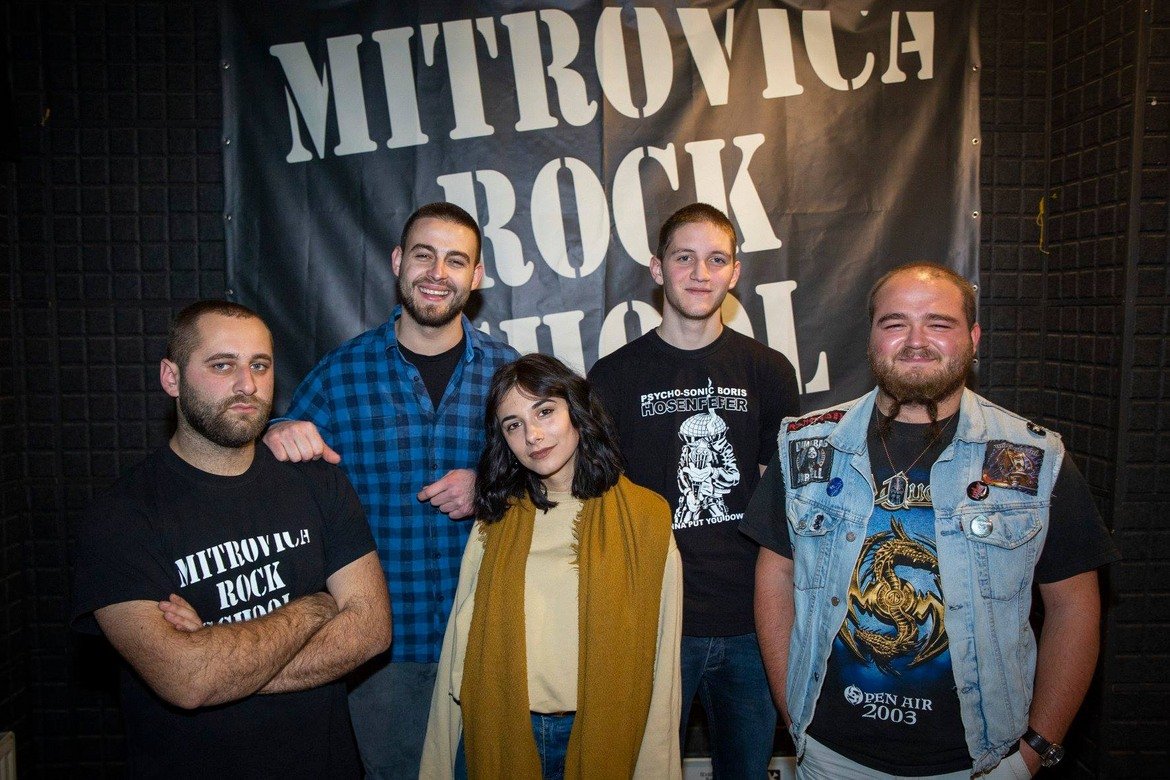 Рок училището на Митровица носи надежда за града
