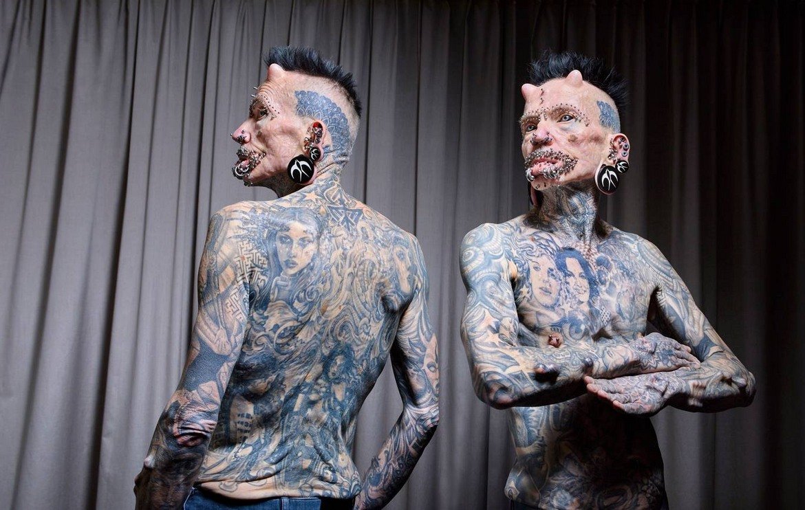 Германецът Ролф Буххолц е мъжът с рекорден брой телесни модификации - пиърсинги, татуировки и подкожни импланти
