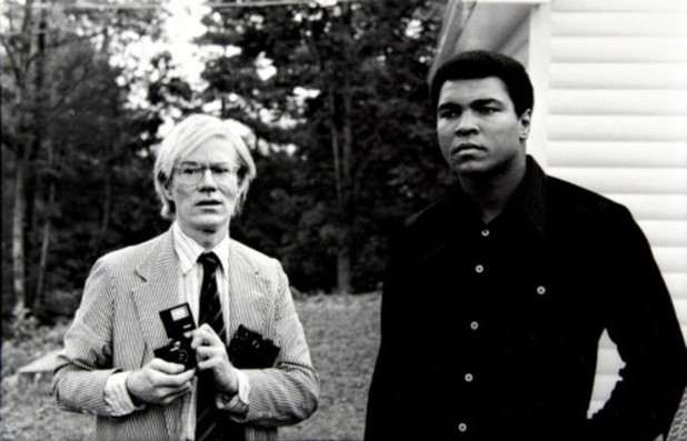 Анди Уорхол и Мохамед Али преди създаването на известния принт на художника "Али"