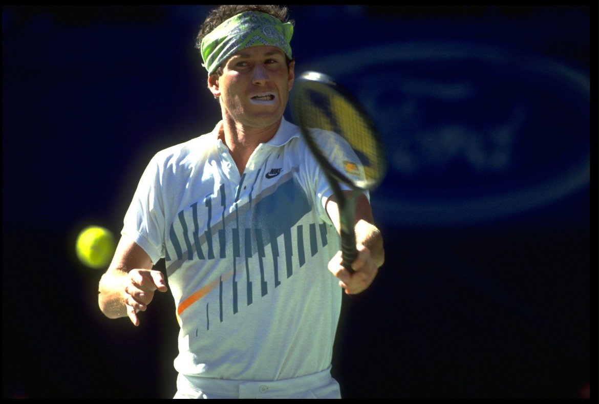 3. Кралят на скандалите
През 1990 година Джон Макенроу се превърна в първия тенисист, дисквалифициран на Australian Open, след като „посъветва“ съдията на стола да направи нещо не особено красиво с майка си. Сигурно и самият Макенроу не знае с колко е „изгорял“ за глоби по време на кариерата си. През 1987-а пък бе изхвърлен от тениса за два месеца заради друга тирада, този път на US Open.
