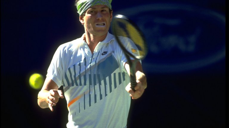 3. Кралят на скандалите
През 1990 година Джон Макенроу се превърна в първия тенисист, дисквалифициран на Australian Open, след като „посъветва“ съдията на стола да направи нещо не особено красиво с майка си. Сигурно и самият Макенроу не знае с колко е „изгорял“ за глоби по време на кариерата си. През 1987-а пък бе изхвърлен от тениса за два месеца заради друга тирада, този път на US Open.