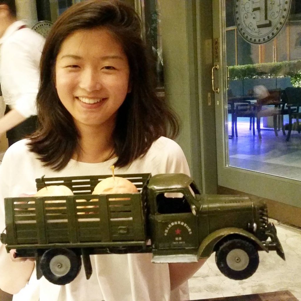 Този камион ще ви достави поръчаните бургери.