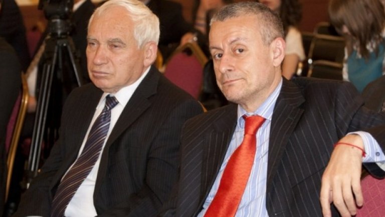 Според Соломон Паси НДСВ може да съхрани достойнството си с тържествено закриване