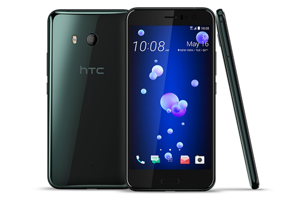13. HTC U11 

Може да ви се струва, че HTC позалезе като производител през последните години - и в известен смисъл сте прави. Но не ги пренебрегвайте, защото може да пропуснете едно от най-интересните нови устройства на 2017 г. - HTC U11. 

Телефонът има много привлекателен дизайн, вертикалните страни на корпуса могат да се програмират, за да изпълняват функции по ваше желание при стискане, а качеството на звука е страхотно. U11 е първият смартфон с чувствителен на стискане - ефект, който после беше добавен към новите устройства на Google Pixel. 