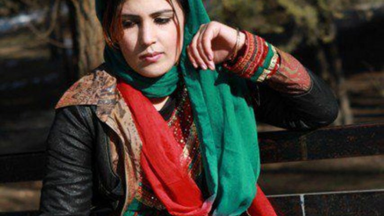 Гняв и сълзи след убийството на активистката за правата на жените Мена Мангал в Кабул