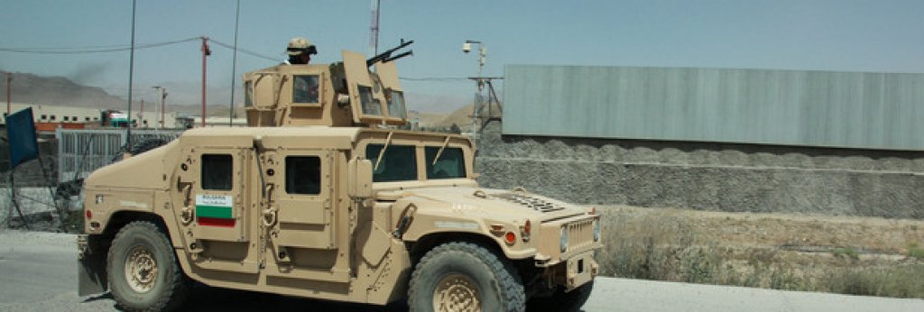 М1151
Бронирана версия на знаменития джип Humvee (произвеждан в цивилно изпълнение под името Hammer). Бронята при този модел е усилена за да издържа на импровизирани взривни устройства и има купол за картечница.