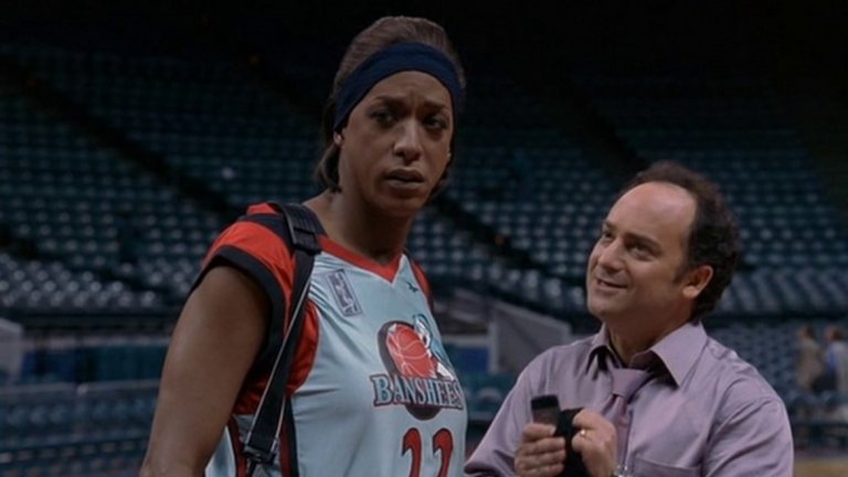 Juwanna Mann (Боже, това е мъж!), 2002
Трудно ще намерите спортен филм с по-отчайващо безпомощен сюжет. Сякаш не съществуват достатъчно комедии за мъже, преоблечени като жени, този филм решава да обвърже тази клиширана концепция с баскетбола. Лошо момче от NBA бива изхвърлено от баскетбола и успява да се дегизира като жена, да заблуди всички и да влезе в женския NBA… Кинокритиците съсипаха филма при излизането му, а съвсем логично, и зрителите не го приеха добре.