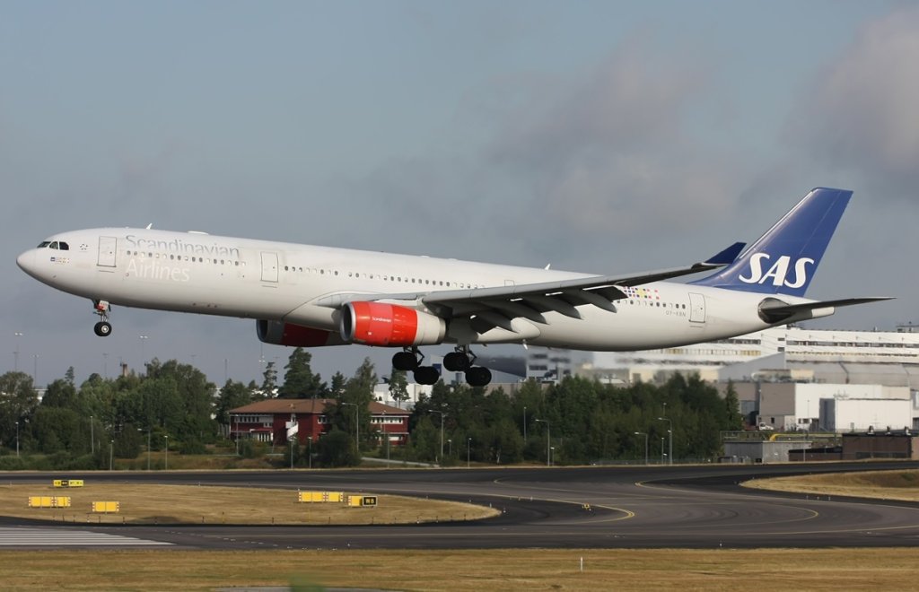 sas-scandinavian-airlines-airbus-a330-343