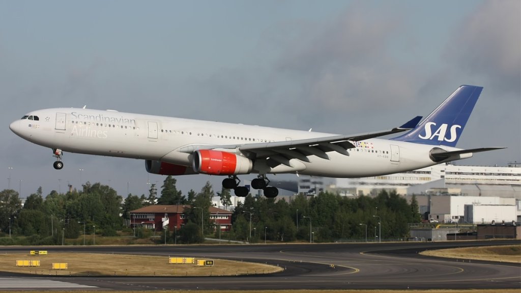 sas-scandinavian-airlines-airbus-a330-343