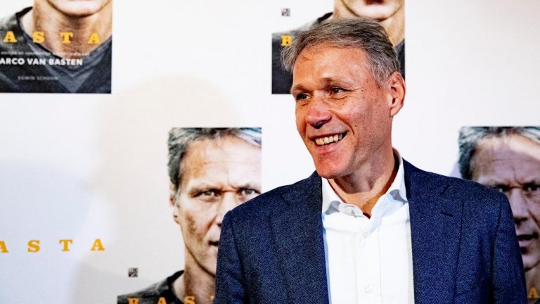 Марко ван Бастен на премиерата на автобиографията си "Баста: Моят живот, моята истина"