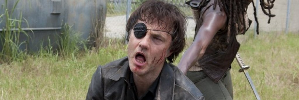 Филип Блейк – The Walking Dead
Като всеки умел социопат, Блейк успяваше да прикрие истинската си природа от околните, поне за известно време. По време на трети и четвърти сезон обаче неговата жажда за кръв и власт си проличаваше все повече. А когато стана ясно, че той е побъркан убиец и все още държи в апартамента си своята превърнала се в зомби дъщеря, зрителите вече жадуваха да си получи заслуженото. Смъртта му дойде по доста жесток начин, дори за стандартите на The Walking Dead.