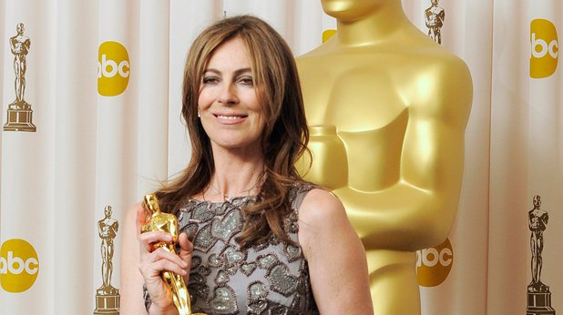 Само 5 жени в историята на "Оскарите" са получавали номинация за "Най-добър филмов режисьор", а единствената победителка в категорията е Катрин Бигълоу за "The Hurt Locker" от 2009 г. Интересното е, че Бигълоу победи бившия си съпруг Джеймс Камерън, който едновременно с нея беше номиниран за "Аватар".