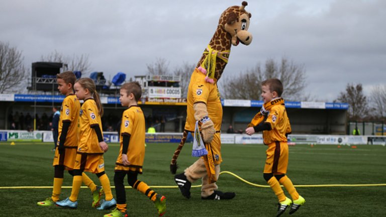 Талисманът на отбора е жираф – Джени.

