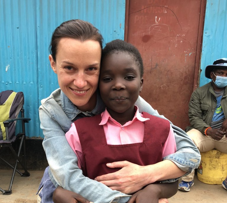 С момиченцето Прити в Кибера, Кения