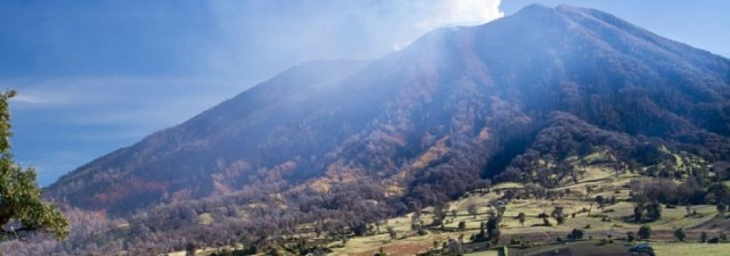 full-turrialba-volcano-erupting1