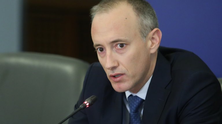 По думите на образователния министър няма да се затварят ясли и детски градини