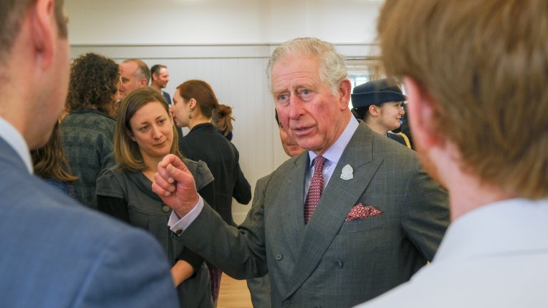 Кралското семейство обаче ще продължи да спазва социална дистанция