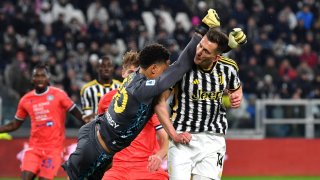 Юве съвсем се предаде в борбата за титлата