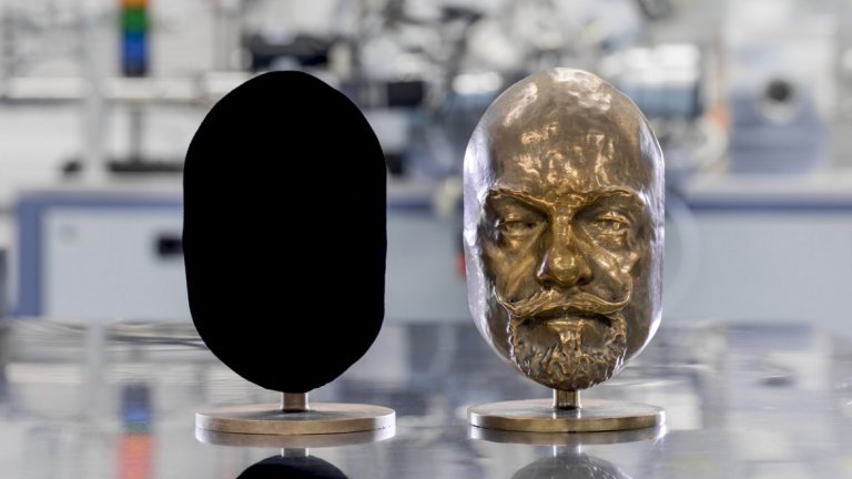 Vantablack абсорбира 99,96 процента от светлината, която попадне върху неговата повърхност.