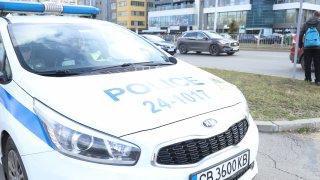 По случая има задържан 37-годишен мъж