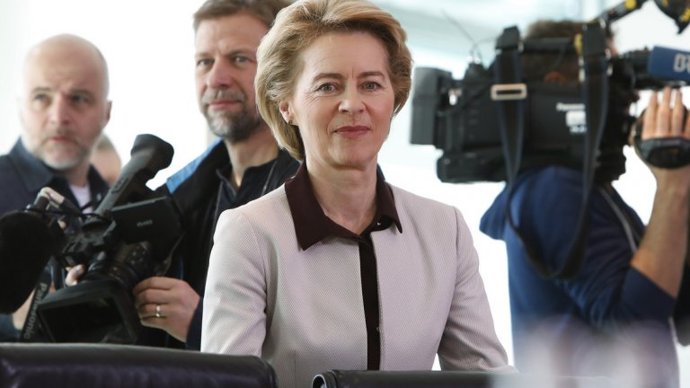 Преди гласуването тя говори за приоритетите на новата Европейска комисия, чиито мандат ще започне на 1 декември