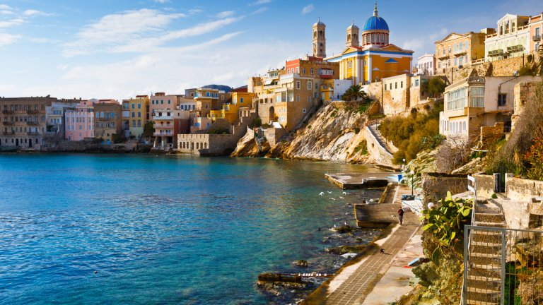 Сирос не е толкова популярен, колкото Миконос и Санторини.