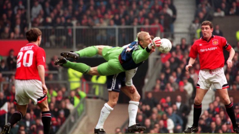 Затова и до днес на "Олд Трафорд" смятат Петер Шмайхел за велик вратар. Датчанинът беше изумителен на вратата на Манчестър Юнайтед. Той прекара 8 години в тима в периода 1991–1999.