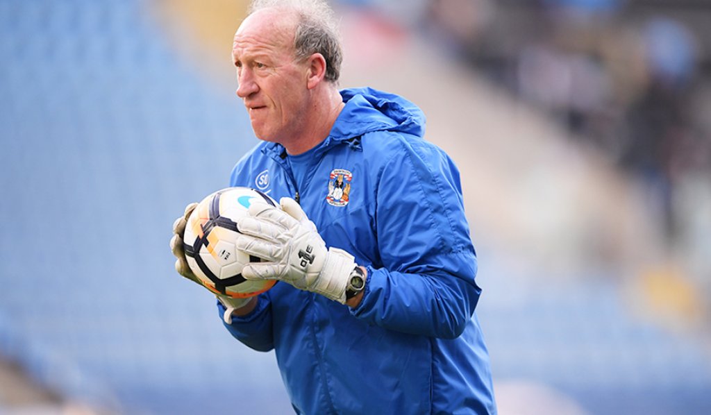 Кривоносият идол на милиони, който бе "похитен" от бандити в Казахстан и спря цигарите срещу нов договор