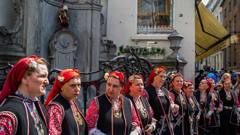 Бистришките баби очевидно по-добре от КГ разбират, че не е за хвалба да те попикаят, пък било то и брюкселският символ