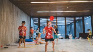 Какво е "социален цирк"?