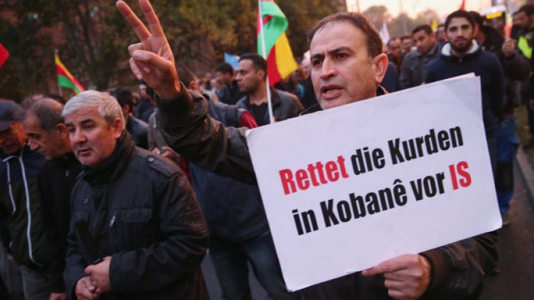 Протест на кюрди заради "Ислямска държава" и липсата на адекватна защита на цивилно население в Сирия. Такива протести имаше и в Турция, и в Западна Европа
