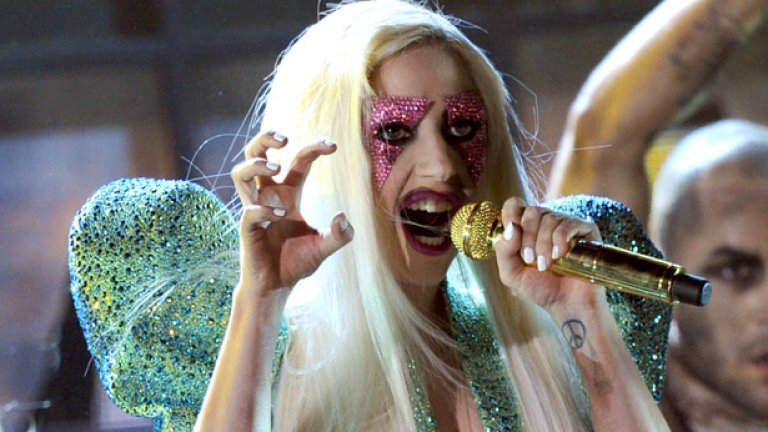 И докато преди танцьорките по клубовете си бяха обикновени танцьорки, сега се зоват гаги...