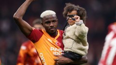 Защо феновете на Галатасарай разплакаха Осимен срещу Ливърпул? (видео)