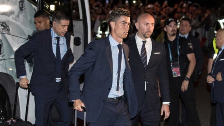 Марекош е служил в армията, а в момента е един от най-опитните служители на частна охранителна компания в Португалия.