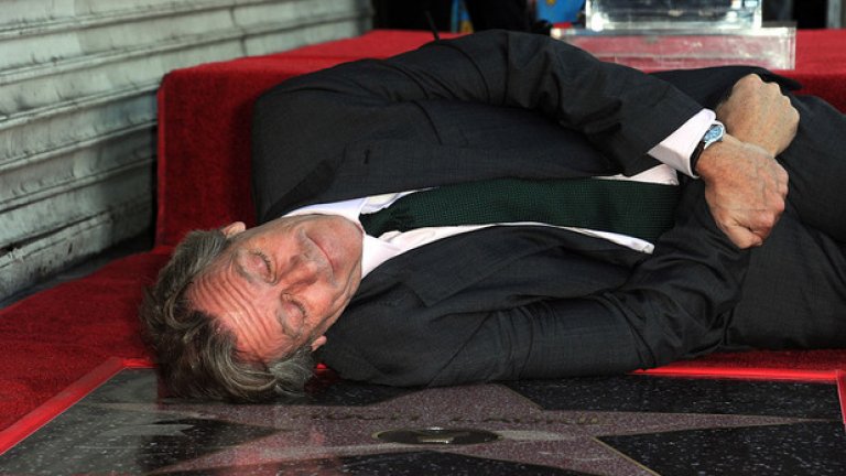 Макар и най-известен с ролята си на мрачен гений, Лори е преди всичко комик.