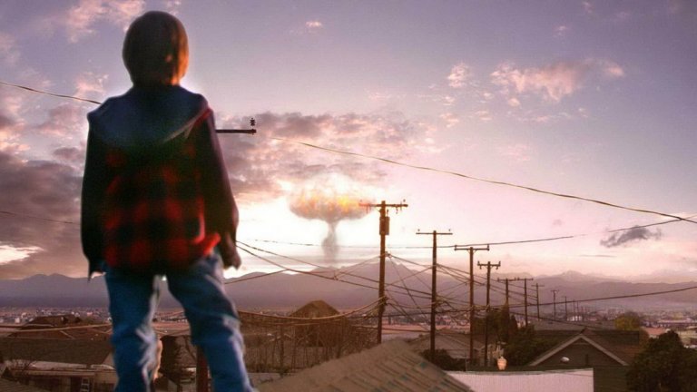 Jericho (2006 - 2008) - 29 епизода
Какво ще се случи ако някой детонира атомни бомби в 23 от най-големите градове на САЩ? И как тази гигантска драма ще изглежда през очите на жителите на малко градче закътано в Канзас?
Точно това е и сюжетът на Jericho - една почти перфектна постапокалиптична сървайвър драма, която успява да забърка към това и малко конспирации и премерена доза мелодрама. И споменахме ли класните екшън сцени? Сериалът определено е свеж полъх на американския телевизионен пазар и успява да плени немалка аудитория.
Както и с много други сериали в този списък, рейтингите не са точно това, което CBS очаква и сериалът е прекратен след само един сезон...
Но това не е краят за Jericho - след гигантска кампания от страна на феновете, CBS се съгласява да продуцира още един сезон със седем серии, но те за съжаление не дават завършек на доста заплетения сюжет. 
Днес историята от сериала продължава да се развива под формата на комикс.