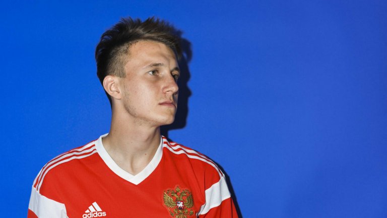 Александър Головин
Само на 22, Головин е най-младият футболист в състава на Русия. Халфът на ЦСКА Москва обаче вече е доказано име в родината си, както на клубно, така и на национално ниво, като има 19 мача и два гола за Сборная. Головин ще бъде от футболистите с най-свободна роля в тима на домакините, като от него ще се очакват финалните подавания, а с добрия си удар отдалече – и да изненадва противниковите вратари. Световното е и възможност да бъде забелязан от големите европейски отбори.