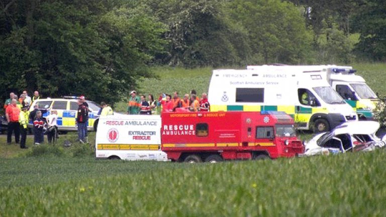 Една от катастрофите на рали "Джим Кларк", вдясно на кадъра се вижда излетелият от трасето състезателен автомобил